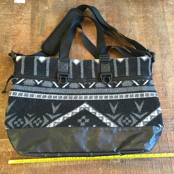 Greyson x Jones G.O.A.T. Aztec Tote Bag Grey Black Weekender Travel 23x15x7 Pack - Picture 4 of 9